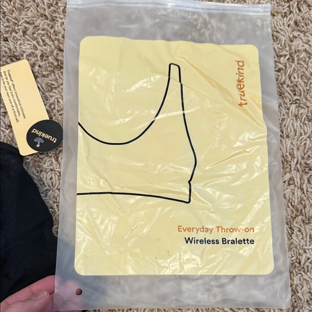 NWT Shapermint Truekind® Everyday Throw-on
Wireless Bralette Black - Picture 4 of 10